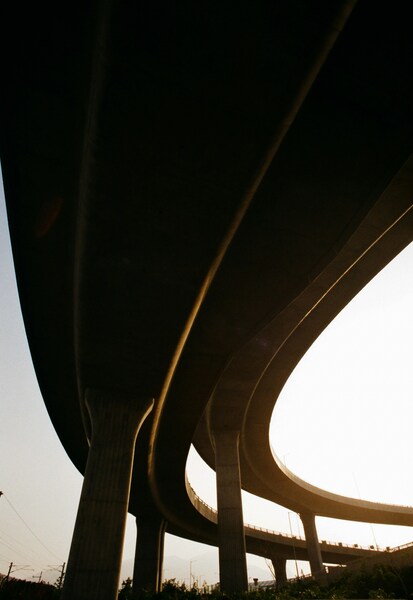 Sundown Freeway Overpass – Aesthetic 4K Wallpaper
