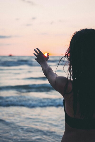 • Aesthetic Sunset Wallpaper – Ocean View (4K)