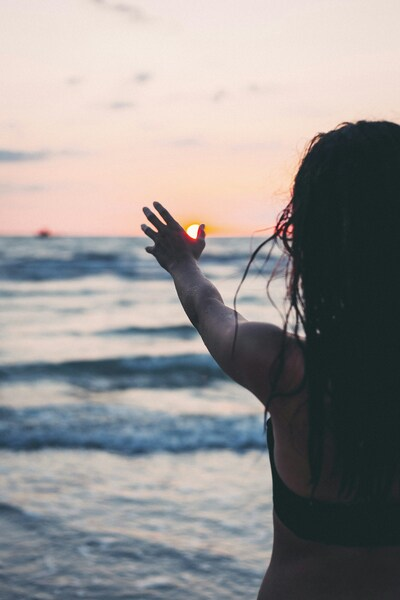 • Aesthetic Sunset Wallpaper – Ocean View (4K)