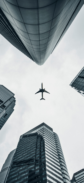 Aeroplane 4K Wallpaper – City Skyline