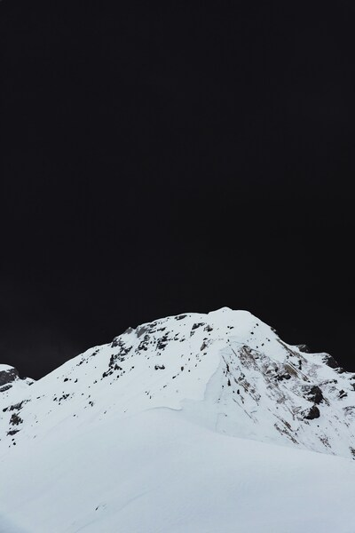 • Aesthetic Snowy Mountain Wallpaper – High Altitude