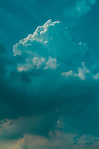 Abstract Clouds Wallpaper – Ultra HD Aesthetic Background