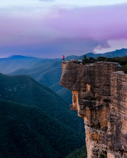 Epic Cliff View Wallpaper – Nature’s Marvel 4K