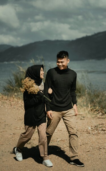 • Minimalist Couple Stroll on Dirt Road – Wallpaper