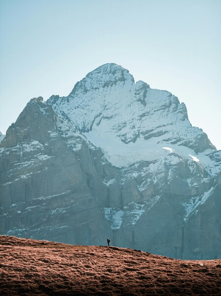 Majestic Mountain Peak Wallpaper - Realistic Aesthetic 4K