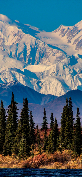 Majestic Mountain Range Wallpaper – Snowy Aesthetic Landscape with Evergree
