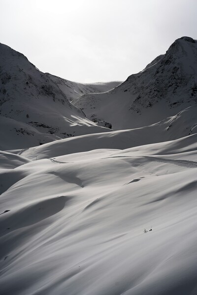 • Snowy Mountain Landscape Wallpaper – Aesthetic Ultra HD Background