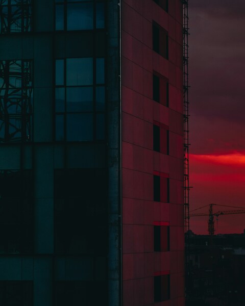Modern Minimalist Skyscraper Wallpaper – High Rise Aesthetic 4K