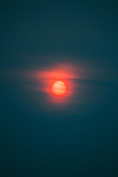 • “Vibrant Sunset Wallpaper – Aesthetic City Skyline” • “Aesthetic Suns