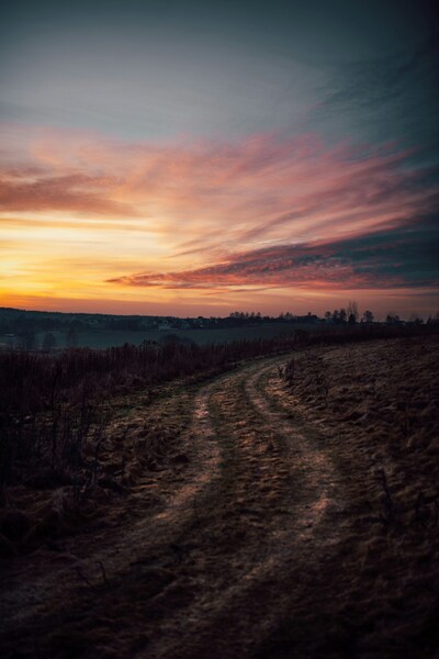 Majestic Sunset Wallpaper – Realistic Aesthetic 4K