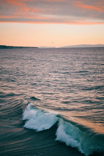Pink Sunset Ocean Wallpaper - Calm and Serene Aesthetic Background