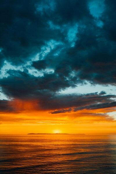Vibrant Sunset Wallpaper – Ocean Landscape – 4K Ultra HD