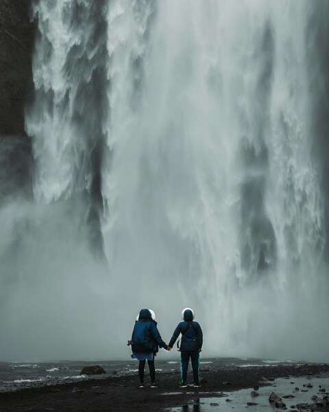 Nature’s Majesty: A Hiker’s Awe at a Majestic Waterfall